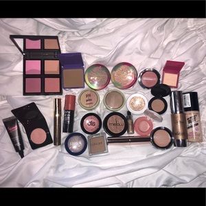 HUGE BUNDLE OF MAKEUP HIGH-END AND DRUGSTORE